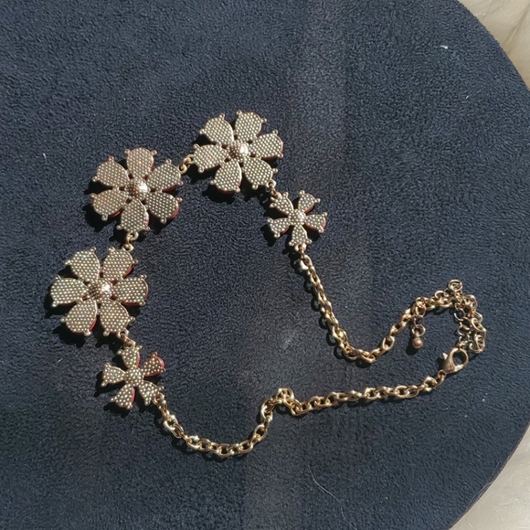 H&M - red flowers statement necklace - Picture 3 of 3